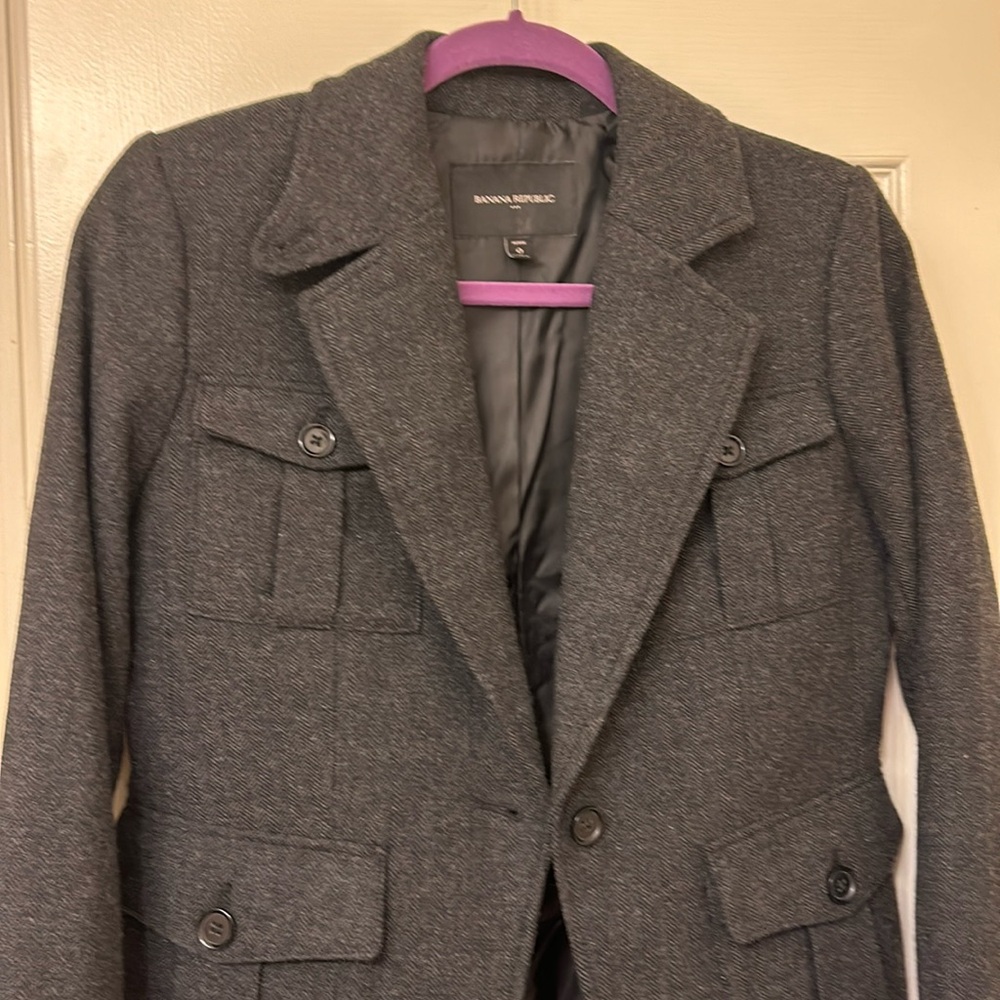 Beautiful new without tags Banana Republic herringbone design wool blazer